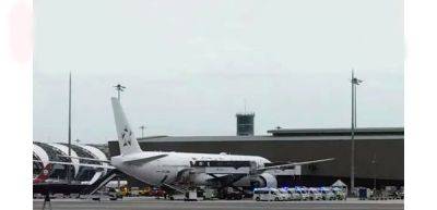 One dead and 30 injured as Singapore Airlines plane makes emergency landing due to turbulence - traveldailynews.com - city London - Singapore - city Singapore - Thailand - city Bangkok - city Athens