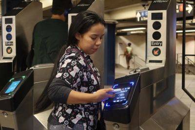 Tap-and-go payment for subway, train and bus riders finally coming to NYC area by 2025 - thepointsguy.com - New York - city New York