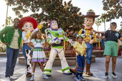 Disneyland Resort Announces 2024 Summer Ticket Offer - breakingtravelnews.com - county Park - state California