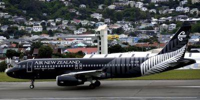 A crew member hit the ceiling and a passenger was scalded by spilled coffee as turbulence caused 'pandemonium' on a flight in New Zealand - insider.com - New Zealand - Singapore - city Wellington - city Queenstown