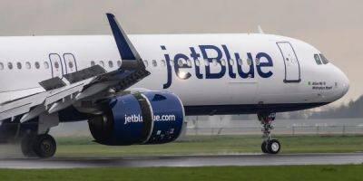 A JetBlue passenger says she was scalded by hot tea during turbulence and is suing for $1.5 million - insider.com - city Orlando - state Connecticut - Singapore - city Singapore - North Korea - Hartford, state Connecticut