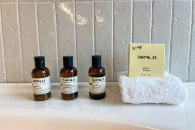 Le Labo lament: Travelers say bon voyage to mini shampoo bottles at hotels - thepointsguy.com - New York - city New York