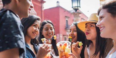 I'm an American expat living in Mexico. Here are the biggest cultural differences between the 2 countries. - insider.com - Spain - Britain - Usa - Mexico - state California - city Heritage