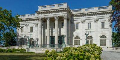 See inside Marble House, a 50-room Gilded Age mansion that a Vanderbilt heir gifted to his wife for her birthday - insider.com - New York - state Rhode Island - county Newport