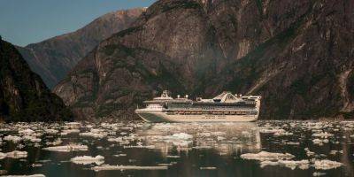 Video shows moment Carnival Cruise ship collides with floating ice in mini 'Titanic-moment' - insider.com - Norway - state Alaska - city Seattle - city Juneau