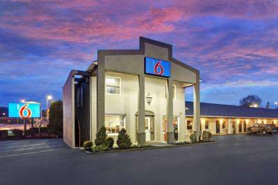 Oyo Buys Motel 6 for $525 Million in U.S. Expansion Bid - skift.com - India