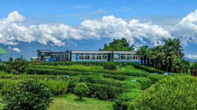 Winding Through the Clouds on the Darjeeling Himalayan Railway - cntraveler.com - Britain - city Manchester - India