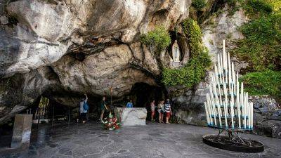 Međugorje, Lourdes, Fatima: Religious tourism earns one town €270m but what are devotees seeking? - euronews.com - France - Portugal - Bosnia And Hzegovina - city Sanctuary - Vatican - city Vatican