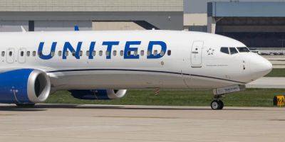 A United Airlines pilot ordered pizza for all his passengers after an emergency landing left them stranded - insider.com - San Francisco - Houston - city Albuquerque